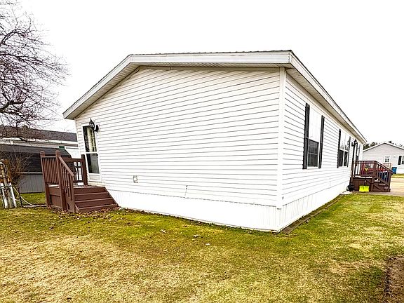 2nd image of 5639 Hawthorn St #178