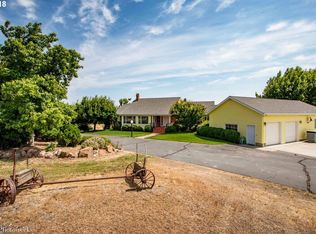 3184 Three Mile Rd, The Dalles, OR 97058