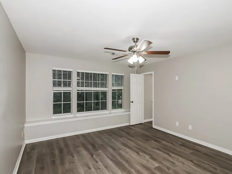 3615 Rolling Springs Ln — Photo 9