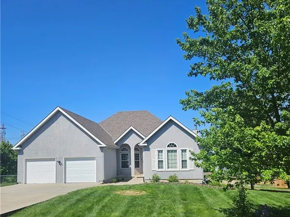17603 157th St, Basehor, KS 66007