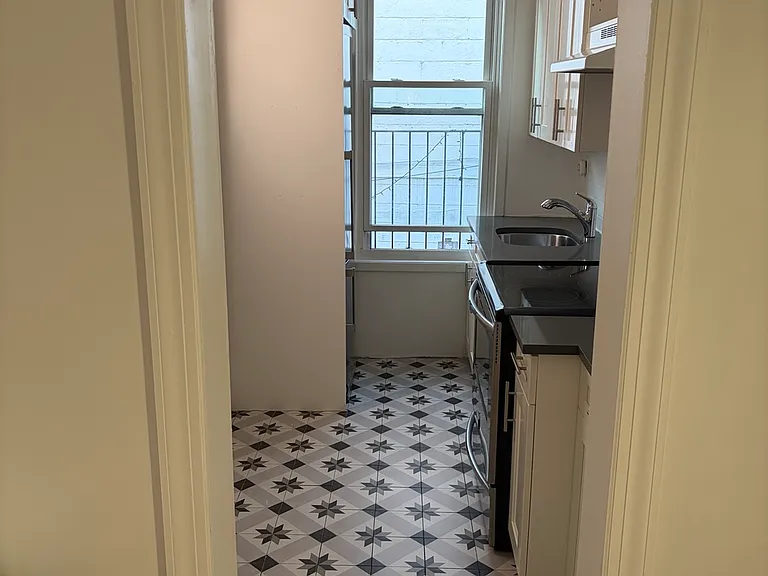 255 Boerum St #2 — Photo 7