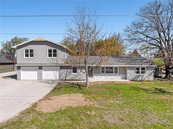 403 W 19th St, Ottawa, KS 66067