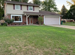 5317 Woodcreek Trl, Clarkston, MI 48346