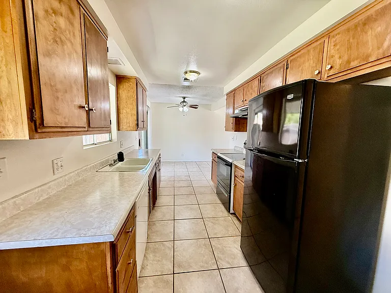26071 Camphorwood Ave — Photo 9