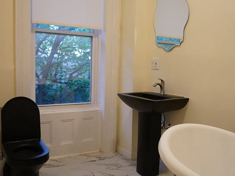 160 Washington Ave #2 — Photo 9