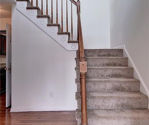 3rd image of 107 White Stone Ct