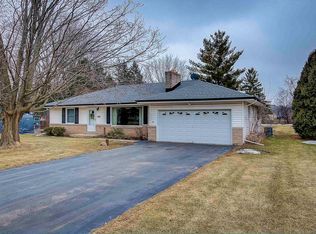 11531 W Sunset Ln, Greenfield, WI 53228