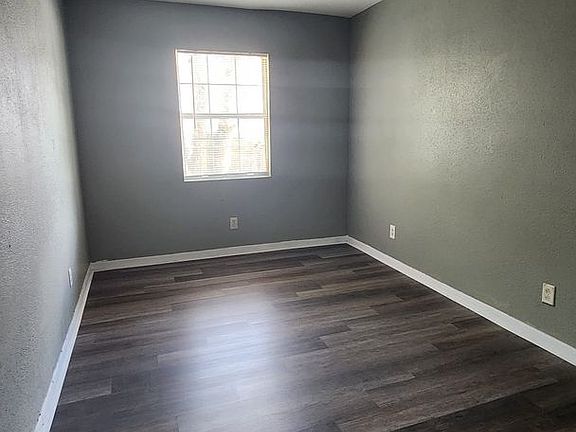 4th image of 5014 E 32nd Ave