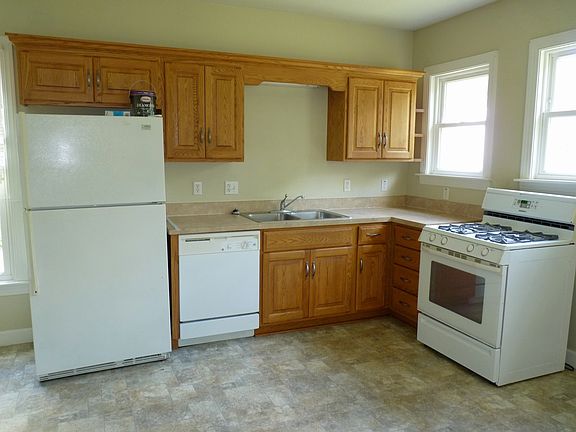 5th image of 268 Boyleston Ave