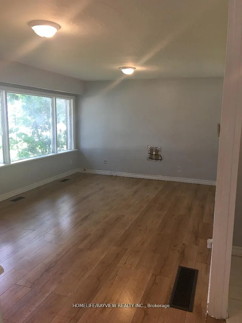 4 bed, $2,900 — Photo 2