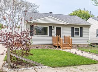 425 W Martin Ln, Milwaukee, WI 53207