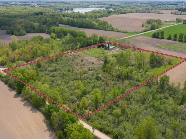 6849 Amble Rd, Howard City, MI 49329