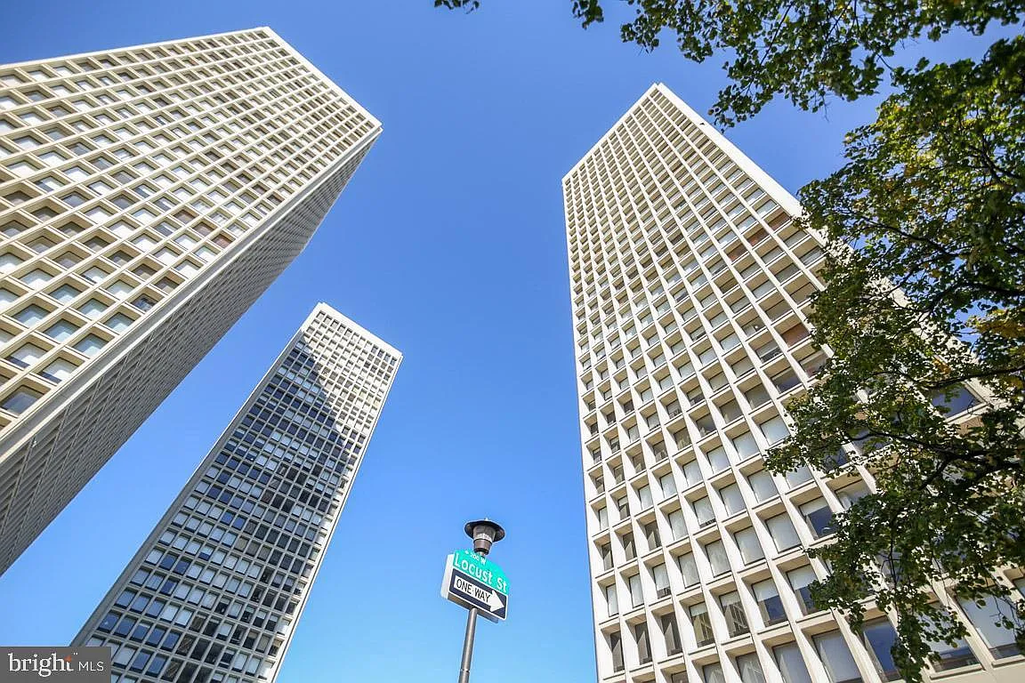 Society Hill Towers — Photo 1