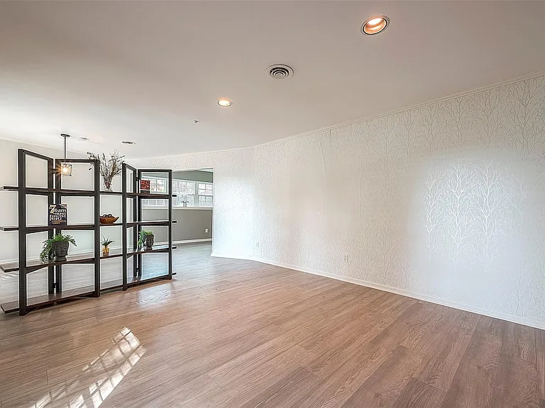 7810 Locke Ln — Photo 26