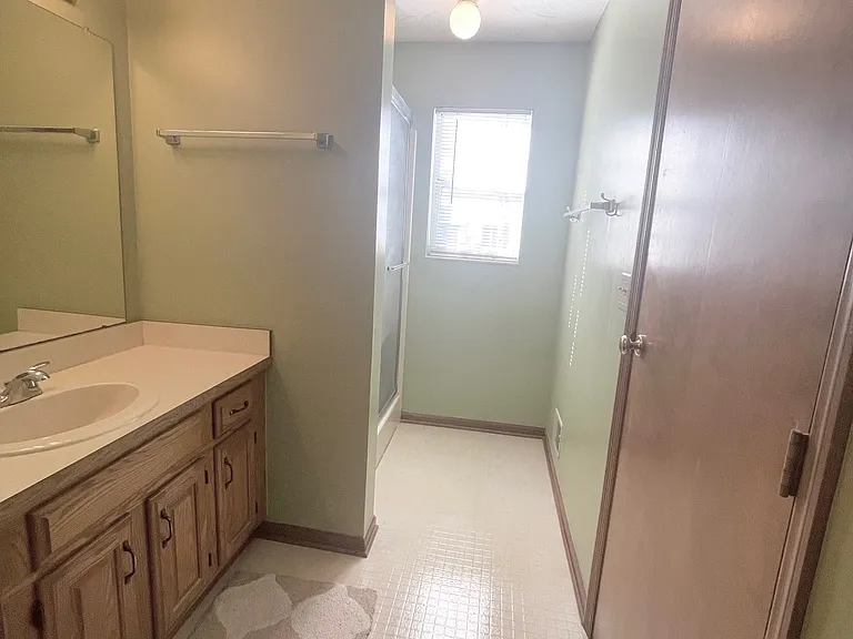 373 E North St — Photo 20