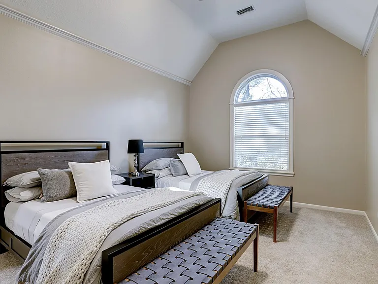 127 E Bracebridge Cir — Photo 34