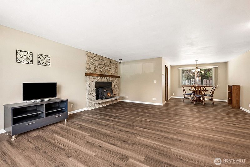 3rd image of 5604 18th Court NE