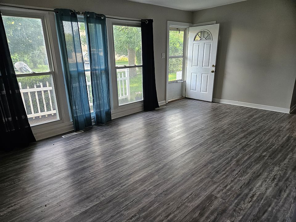 1st image of 2974 Dennis Ln