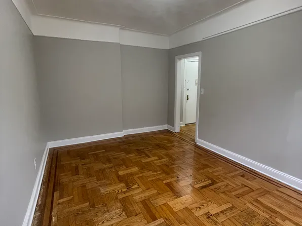 945 Saratoga Avenue image 1 of 5