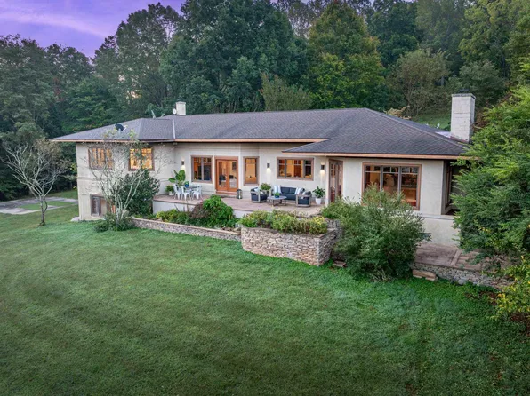 6585 Foxcliff Ln, Crozet, VA 22932