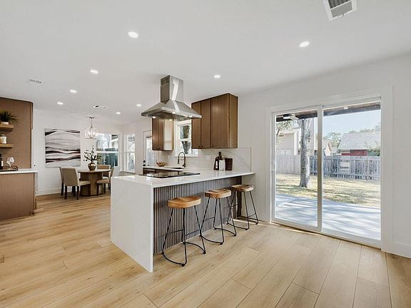 5th image of 4608 Velasco Pl