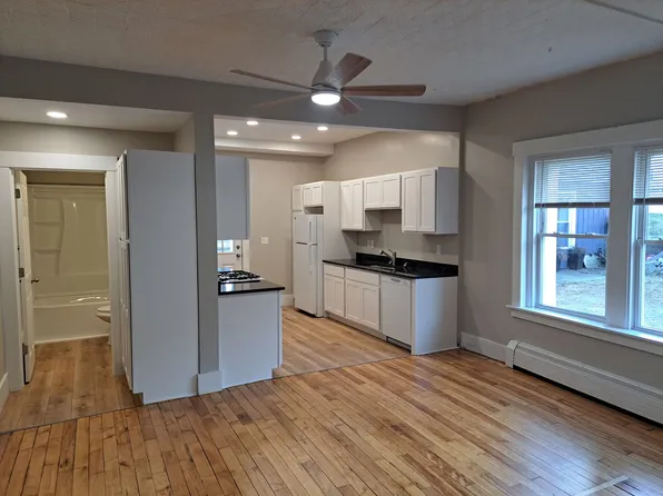 77 Union St, 77 Union St #1, Windsor, VT 05089