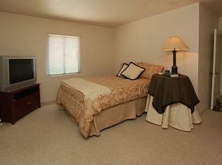 550 Carriage Hill Ln, Santa Barbara, CA 93110