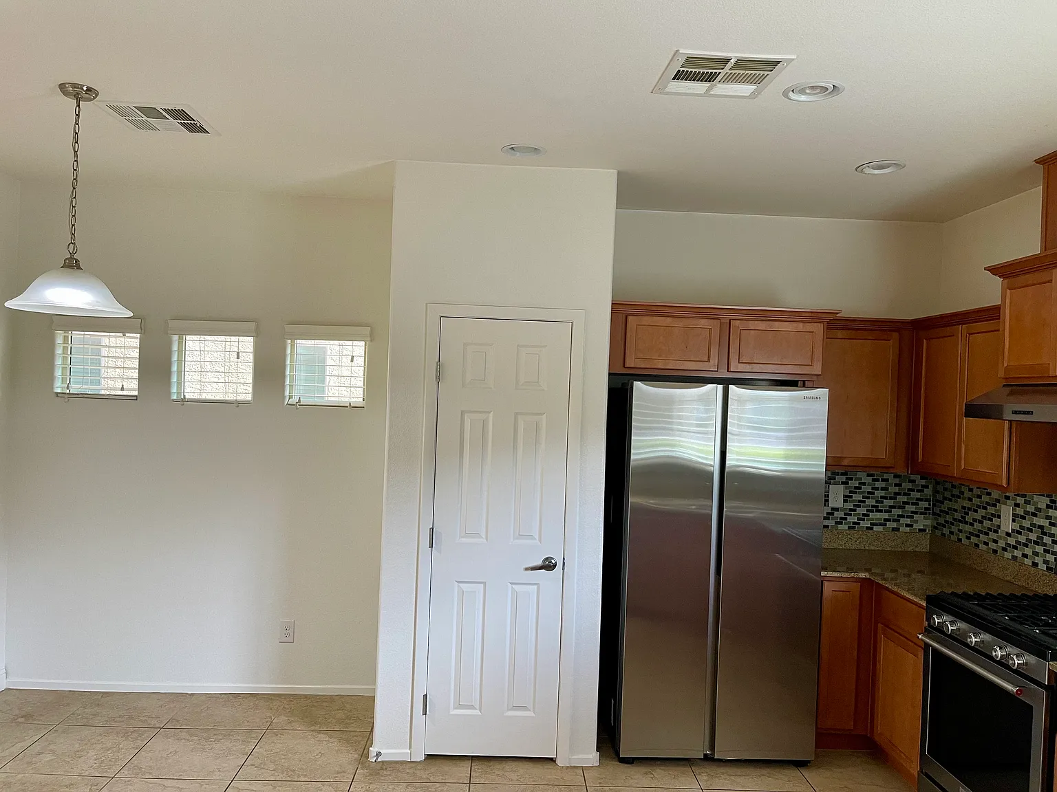 3 bed, 2145 sqft, $2,095 — Photo 4