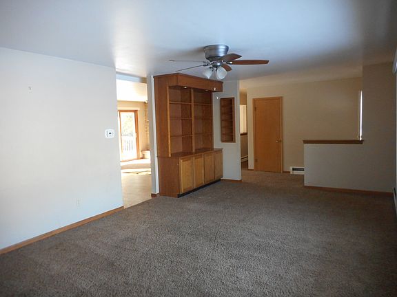 5th image of 909 Edgewood Cir