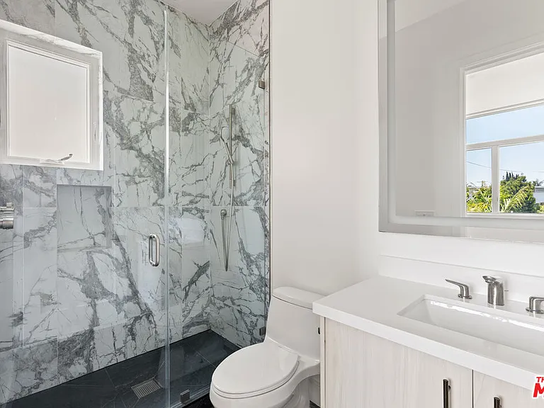 728 Indiana Ave — Photo 10