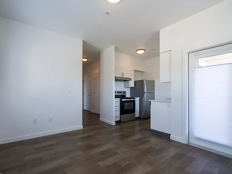 Lombard Apartments — Photo 3