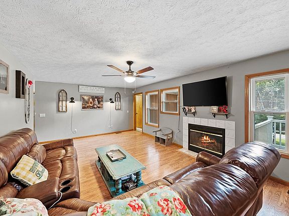 3rd image of 143 Rolling Green Dr