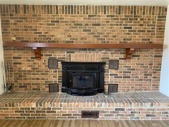3rd image of 758 Fairhaven Ct