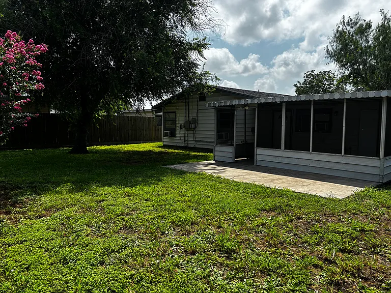 1518 Cambridge Dr — Photo 30
