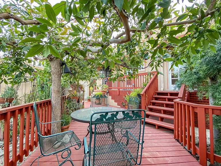 2034 N Commonwealth Ave — Photo 23