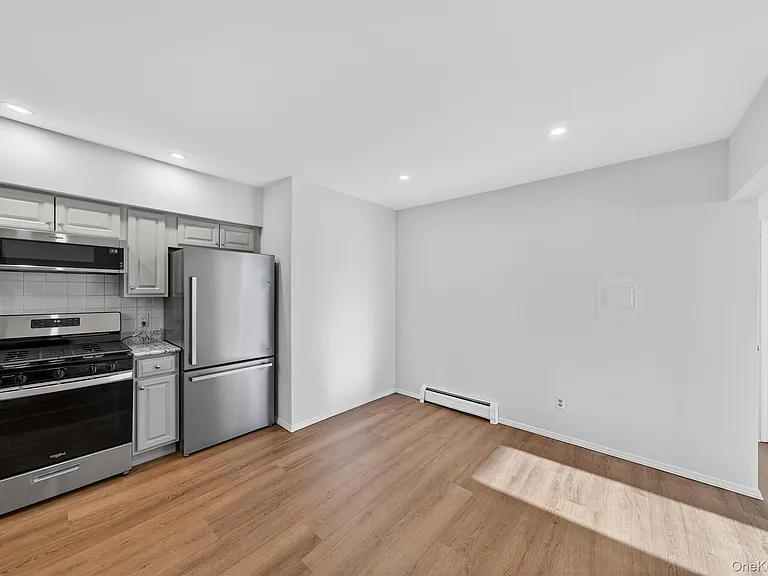 12 Scotchtown Ave — Photo 20