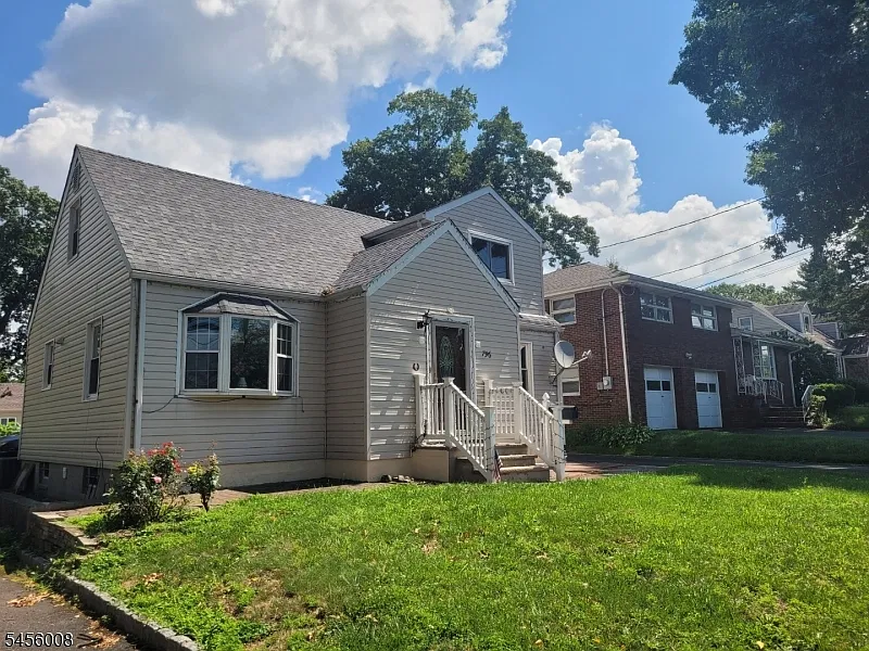 3 bed, 2.0 bath, $3,750 — Photo 2
