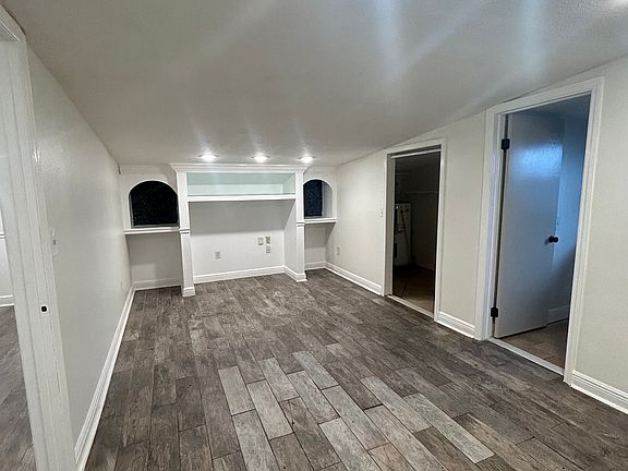 3rd image of 2324 Dawley Ave #B