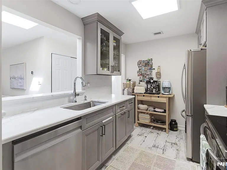 28 Garden Pl #163 — Photo 2