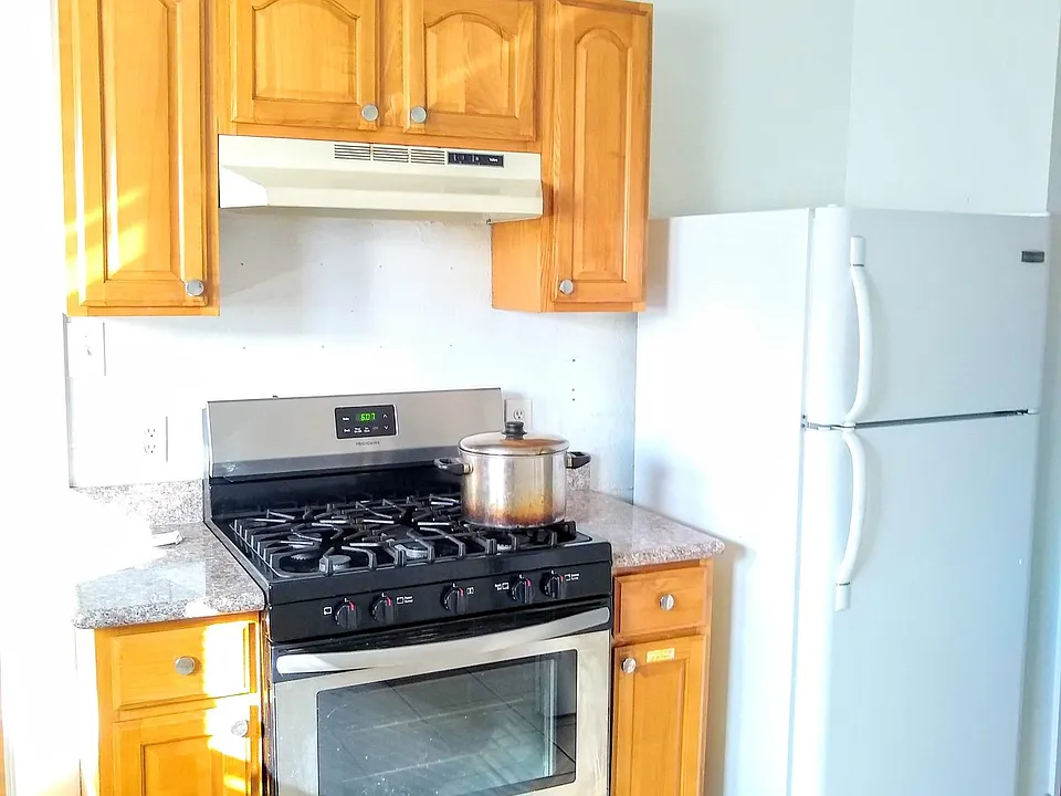 Stove & fridge