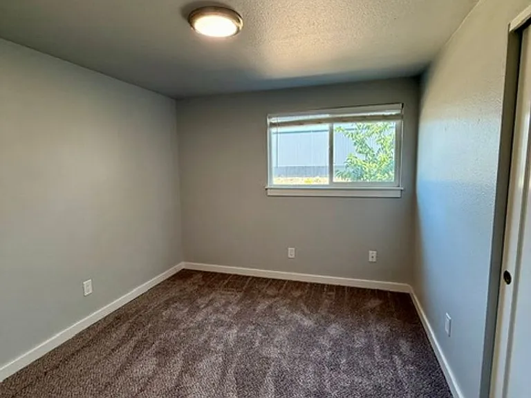 694 SE Centennial St — Photo 13