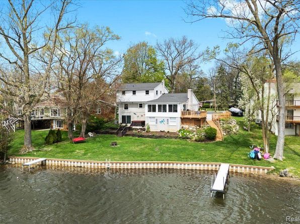 1425 Shankin Dr