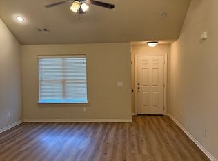944 Oak Crossing Dr #944, Centerton, AR 72719
