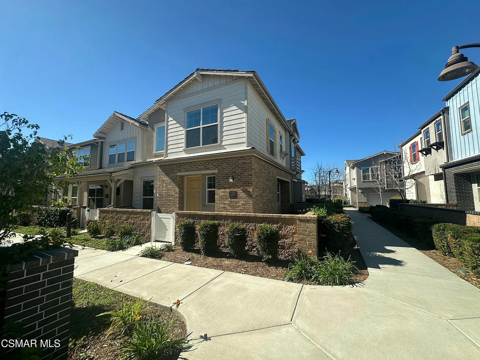 3 bed, 2.5 bath, 1663 sqft, $4,100 — Photo 2
