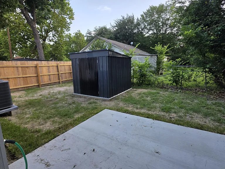 100 E 7th St #B — Photo 17
