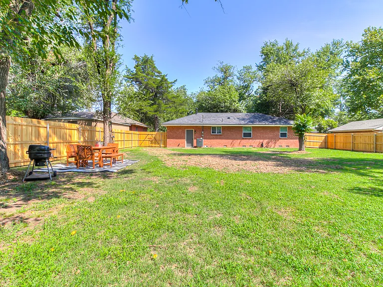 1222 W Boyd St — Photo 24