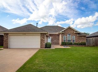 1133 Shelly Rd, Yukon, OK 73099