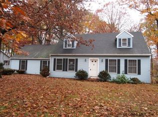 21 Matthew Dr, Schaghticoke, NY 12154