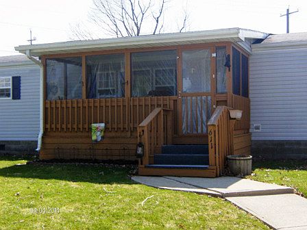 1st image of 611 E 8th St