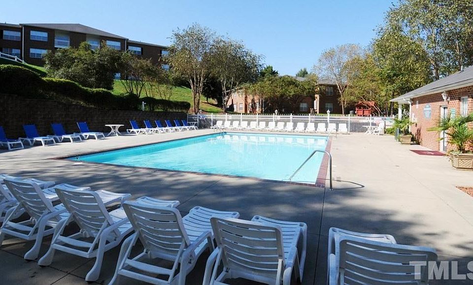 2nd image of 143 Sturbridge Dr #15